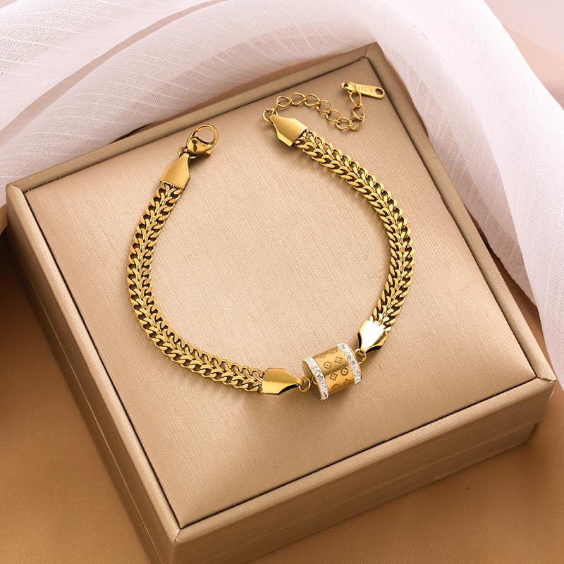 High-End Titanium Steel Four-Leaf Clover Bracelet with Shell Pendant – Durable, Fade-Resistant Design