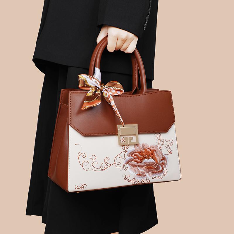 

Guofeng embroidery middle-aged women s bag brand mother bag gift bag atmospheric high-end handbag crossbody mother-in-law bag