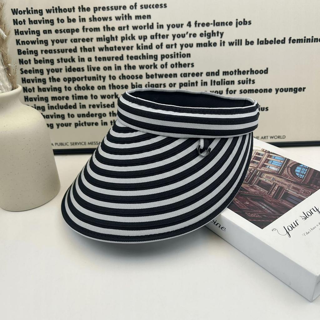 Classic plaid striped bucket hat spring and summer new thin temperament bucket hat showing small face showing small tide