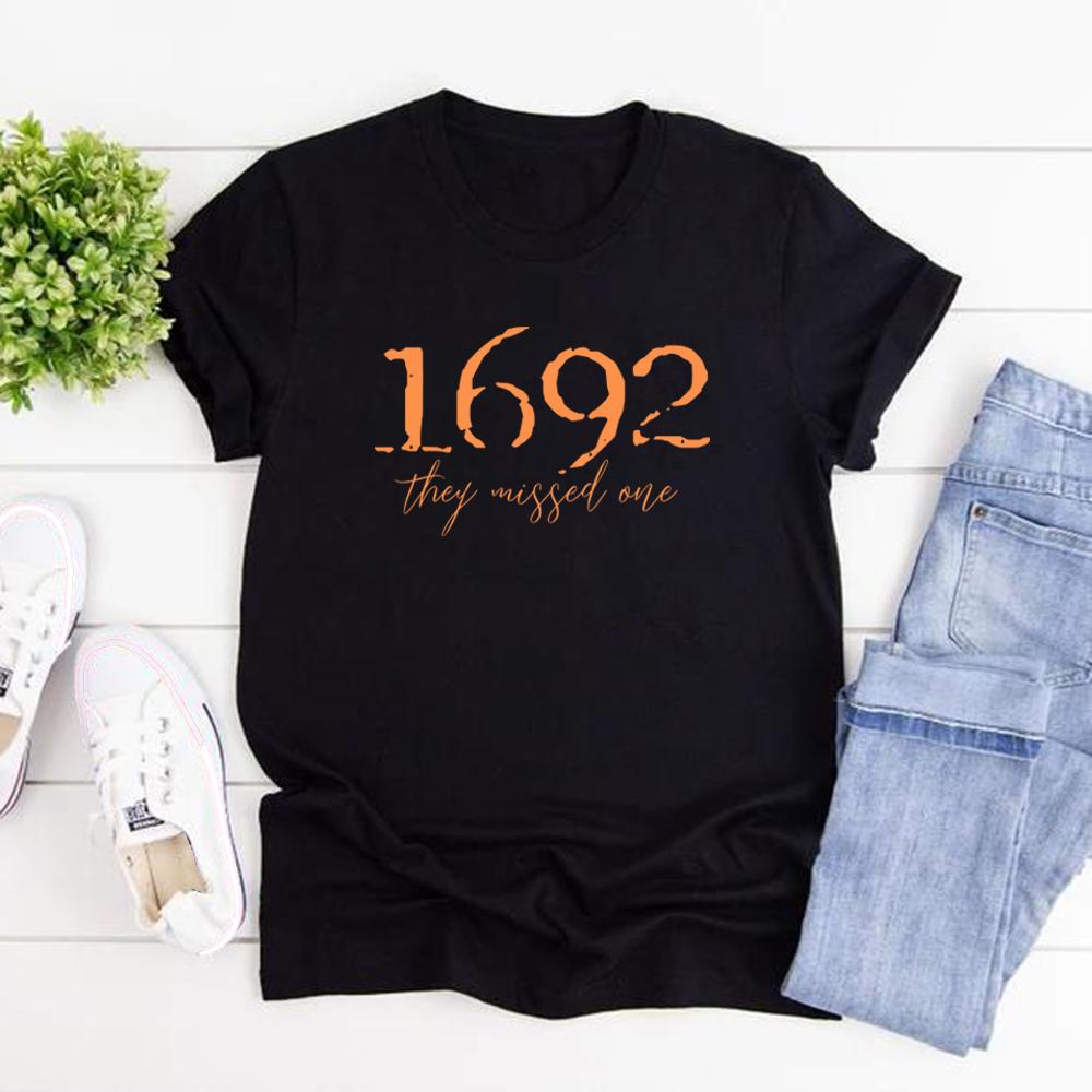 Футболка Salem Witch 1692 They Missed One Halloween Gift Футболка Massachusetts Witch Trials Футболка Spooky Season Halloween Футболки S чёрный