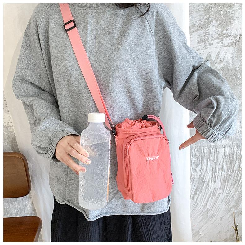 Niche messenger bag shoulder kettle bag water cup bag lightweight outdoor sports mobile phone bag going out portable small satchel tide