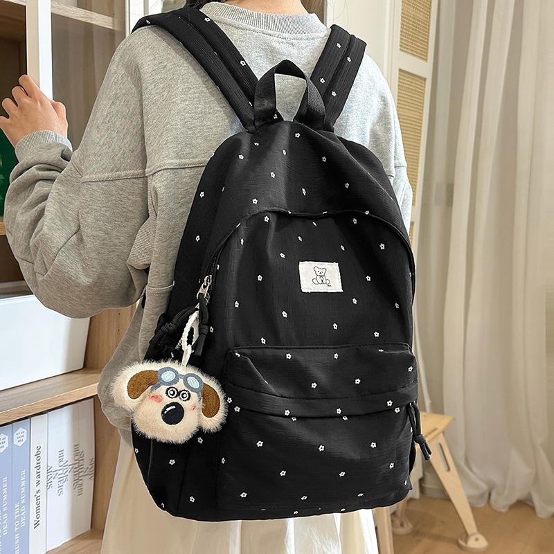Japanese small fresh schoolbag female junior high school students cute versatile travel backpack lightweight large capacity student backpack tide