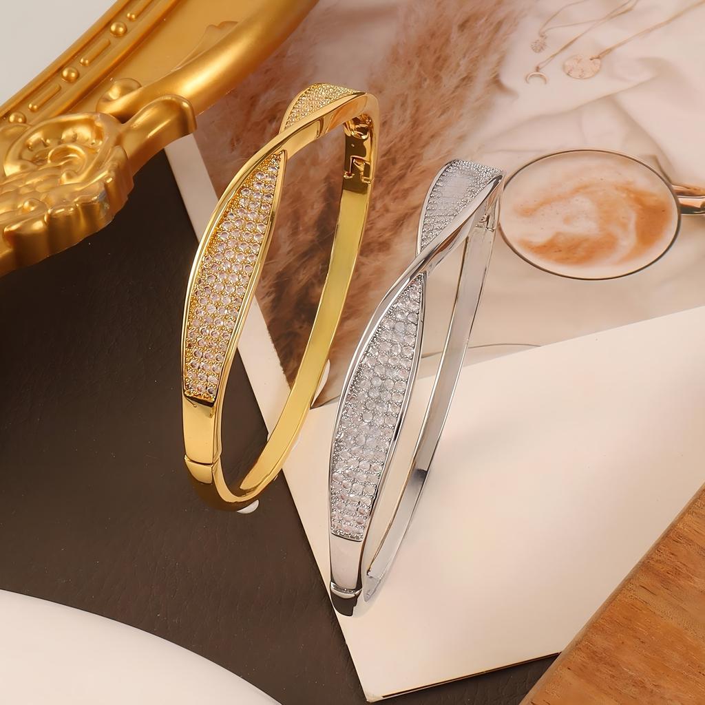 Luxury Twisted Interlaced Synthetic Zirconia Clasp Bracelet Sleek and Streamlined Thin Metal Bracelet Shining Elegant Women's Bracelet Daily Commute,
