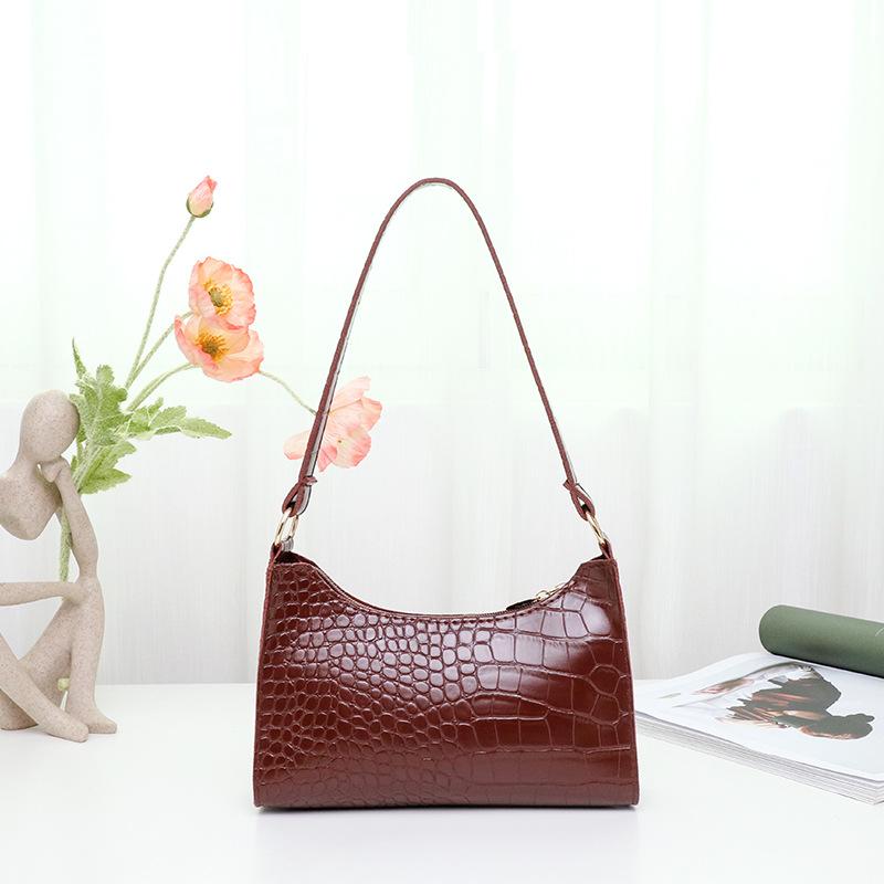 Fashion casual crocodile pattern shoulder armpit bag a new versatile mobile phone makeup women s bag 1990₽