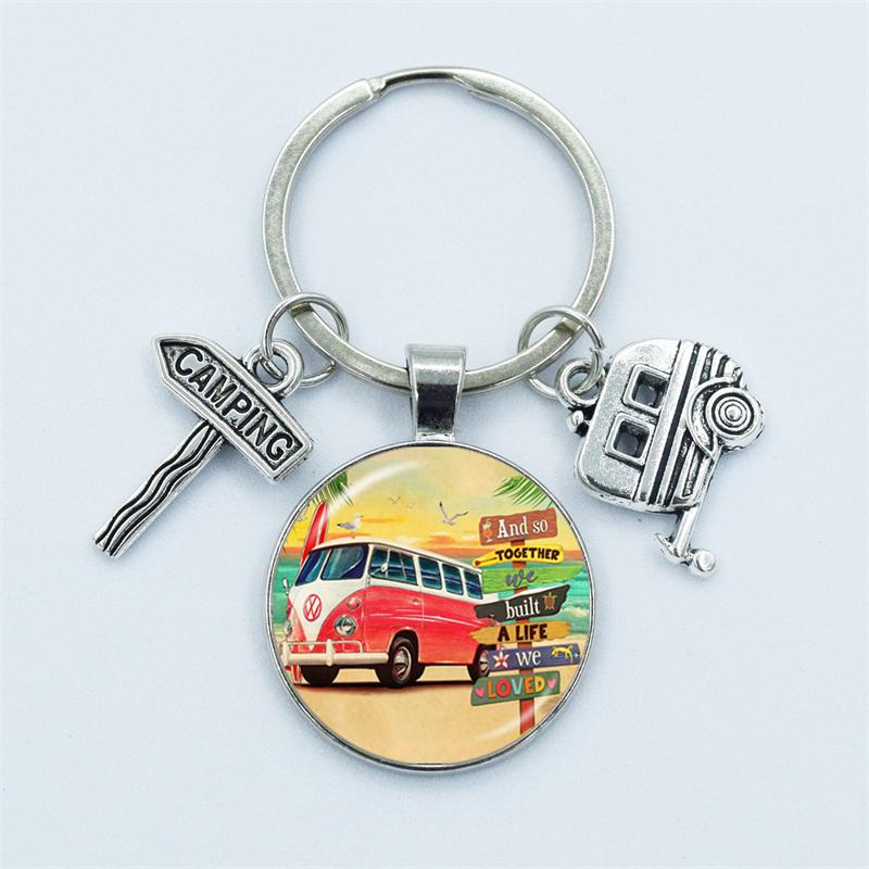 Süßer Wohnwagen Schlüsselanhänger, Ich liebe Camping Schlüsselanhänger, Wohnwagen Wegweiser Schlüsselanhänger, Urlaubsreise Erinnerungsschmuck Geschenke