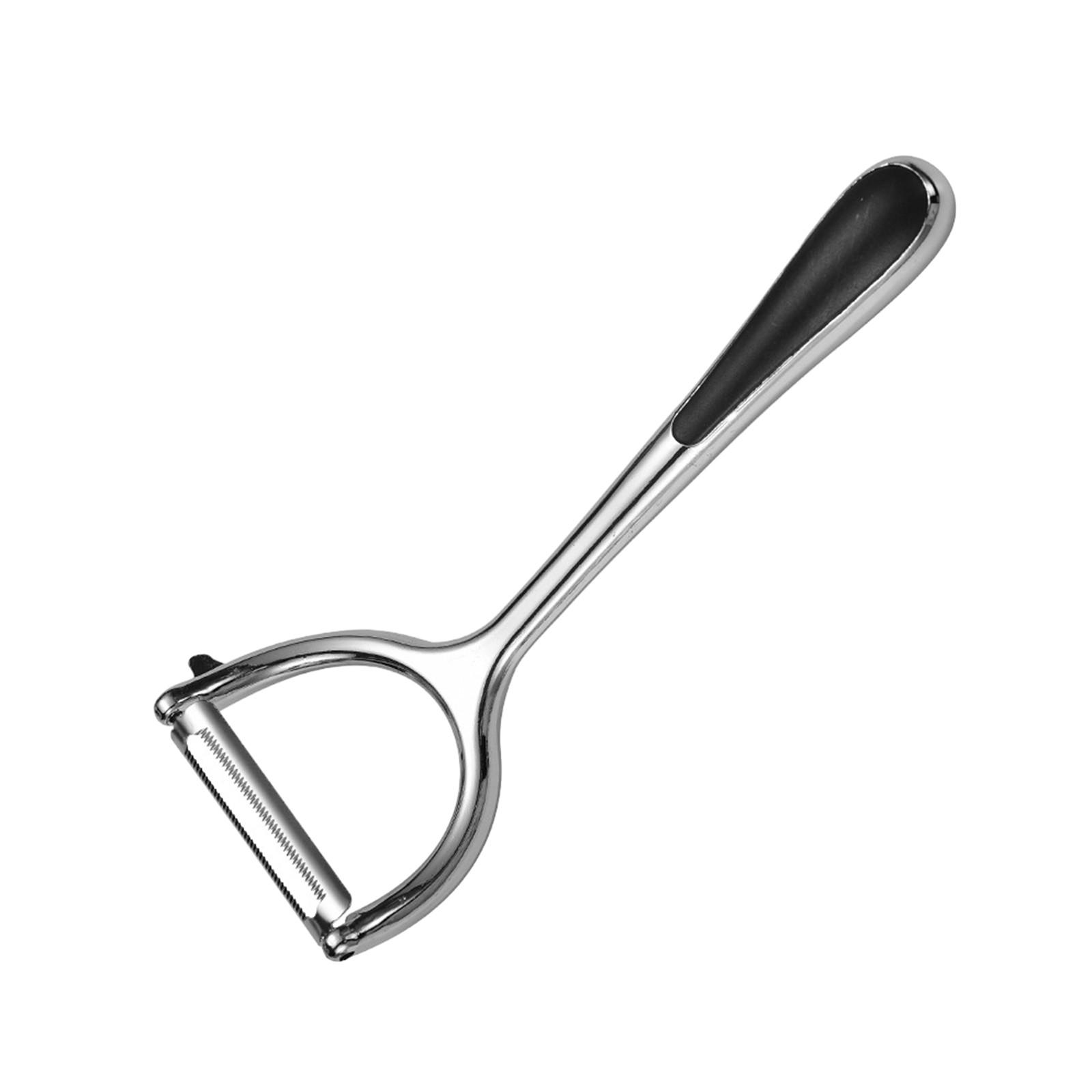 

Овощная овощечистка из нержавеющей стали, ломтики яблок, картофеля, моркови, огурца, фруктов и овощей на кухне