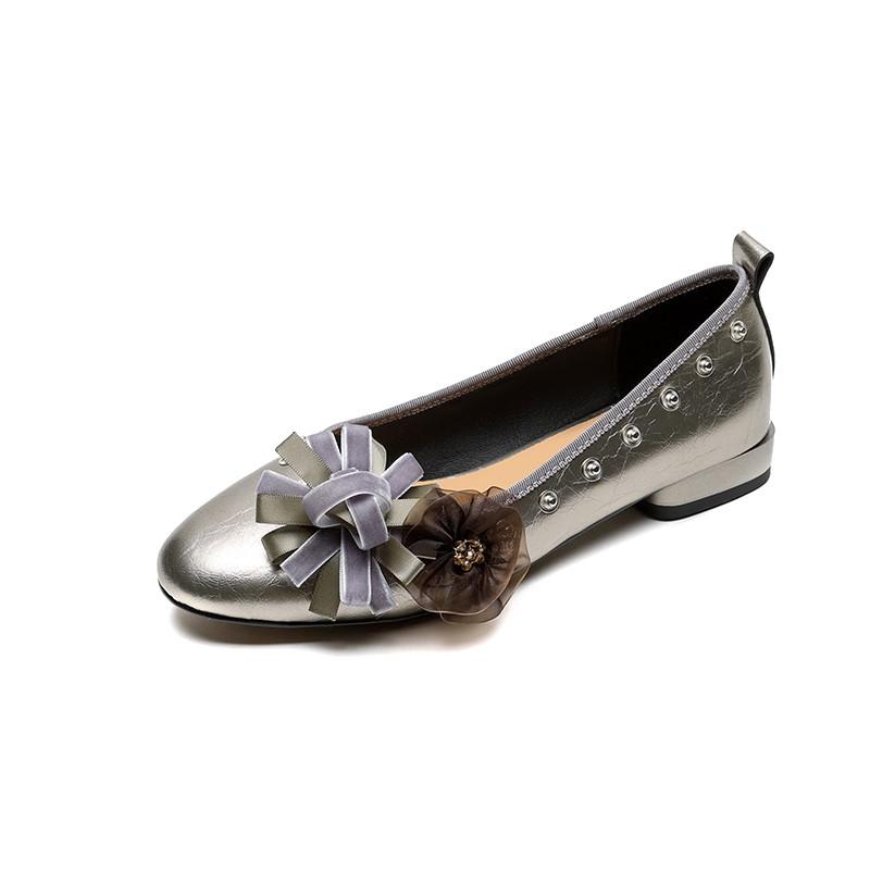 Fashion New Spring/Summer Patent Leather Women Pumps Shoes for Women Fashion Rivet Detachable Flower Round Toe Low Heel Women Loafers