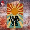 1pc Here Comes the Sun Metal Sign 8x12in 2D Flat Iron Wall Art for Room Bar Garage Home Decor