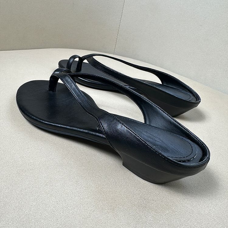 2025 thick heel flip-flops summer sandals women's new simple toes round head slippers summer versatile fashion black