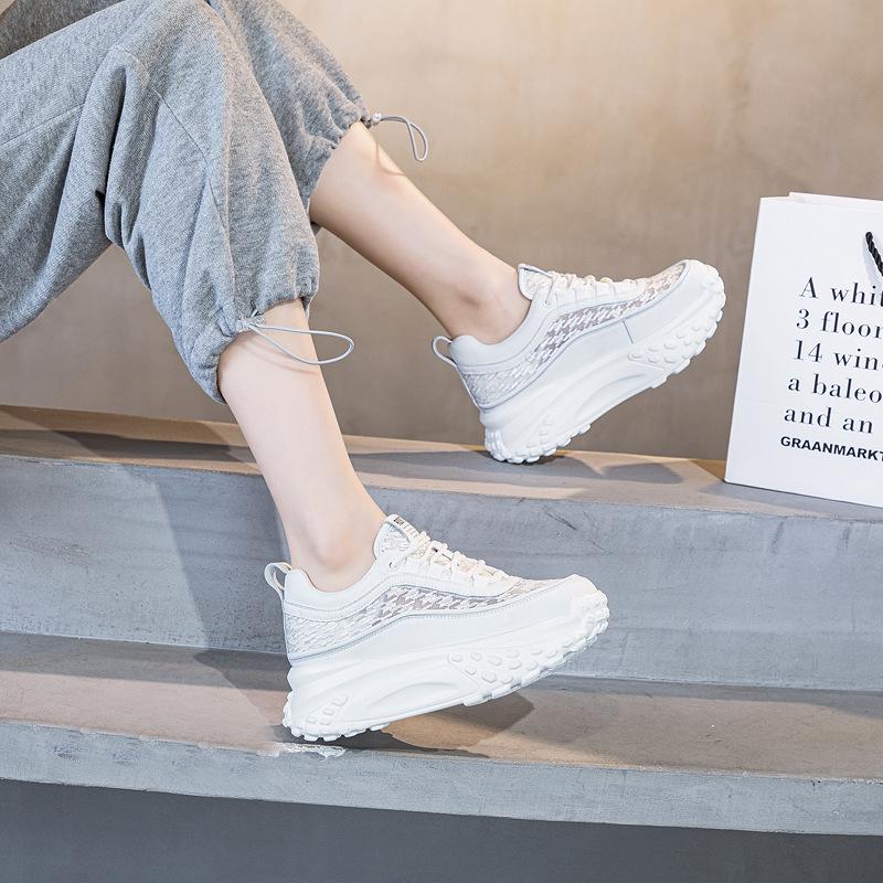 Sommar Andningsbara Nätskor Dam Läder Inre Höjdökning Pappa Skor Tjocka Sulan Mångsidiga Vardagliga Små Vita Skor