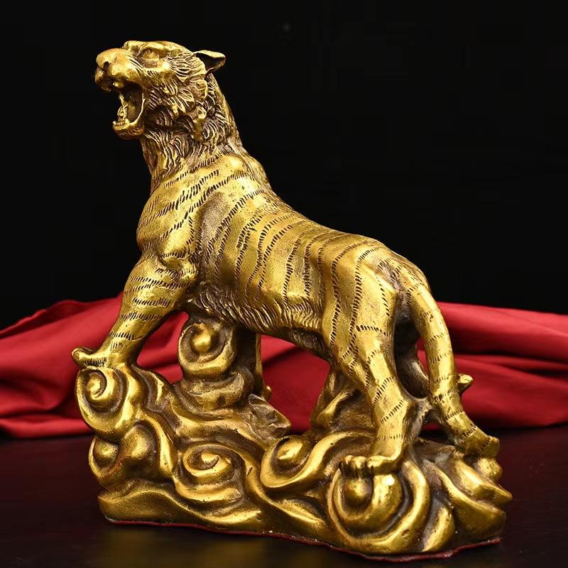 Латунное украшение Двенадцать знаков зодиака Год Тигра Рычащий Горная река Гостиная Офис Настольное украшение Ремесло Long16Wide7High18cmH