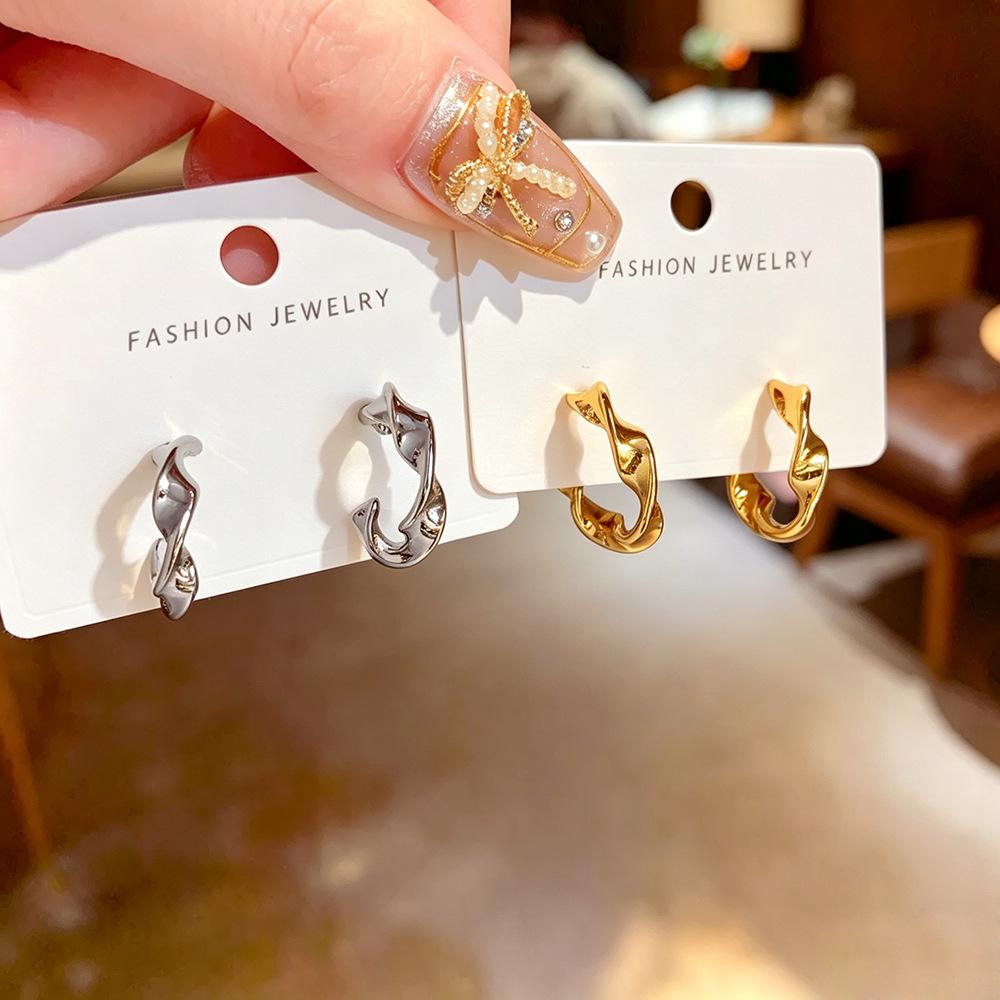 Niche Minimalist High-End C-Shape Earrings: Elegant and Versatile Jewelry for Women