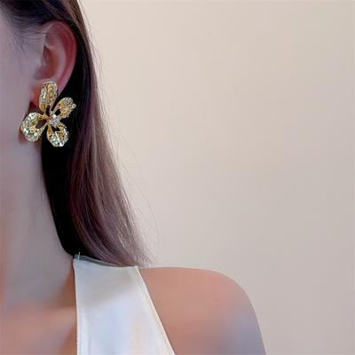 European and American Style Atmosphere Hollow Flower Stud Earrings French Retro Exaggerated Atmosphere Simple Earrings Women's Holiday Style Jewelry