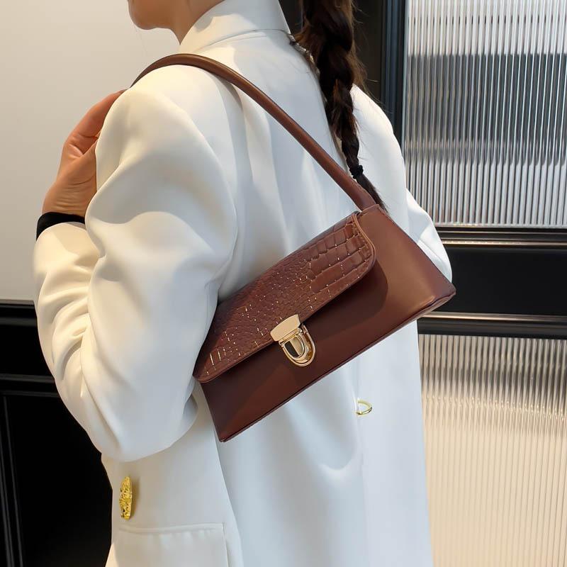 Popular baguette bag women's  new crocodile pattern splicing trend handbag fashionable shoulder bag