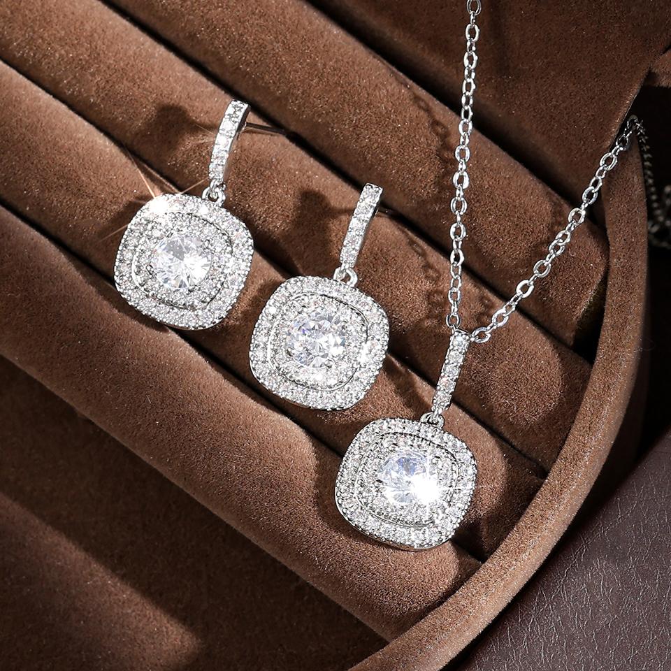 ZAKOL Ensemble Collier Boucles d'Oreilles Géométriques Classiques en Zircone Cubique pour Femmes Zircon Brillant Carré Couleur Argent Mariage Fête Zircon