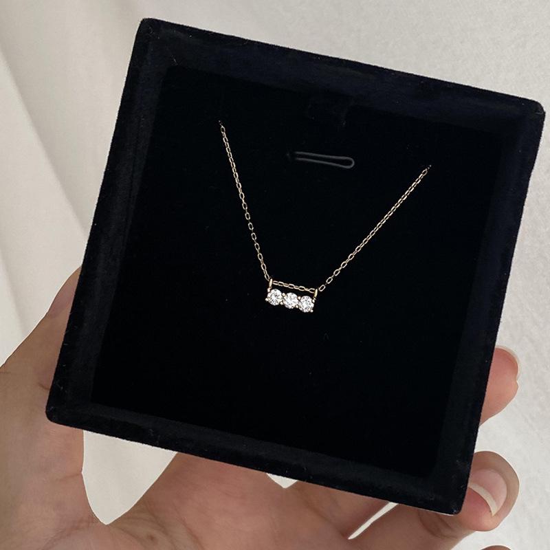 Unique 2026 Single Row Diamond Necklace for Women - Exquisite Luxurious Fashionable Collarbone Chain