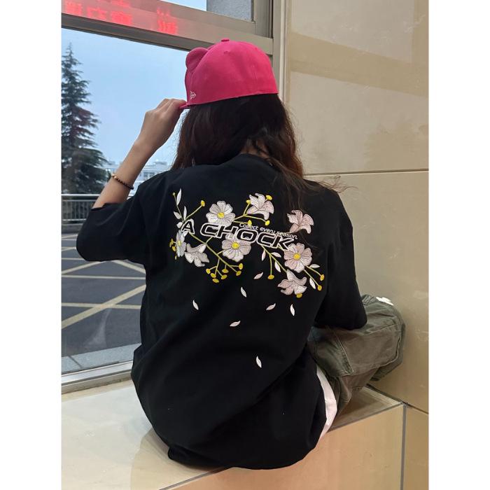 

Женская футболка из чистого хлопка с американской вышивкой букв, с круглым вырезом, свободного кроя, с коротким рукавом - Лето 2025 XXL чёрный