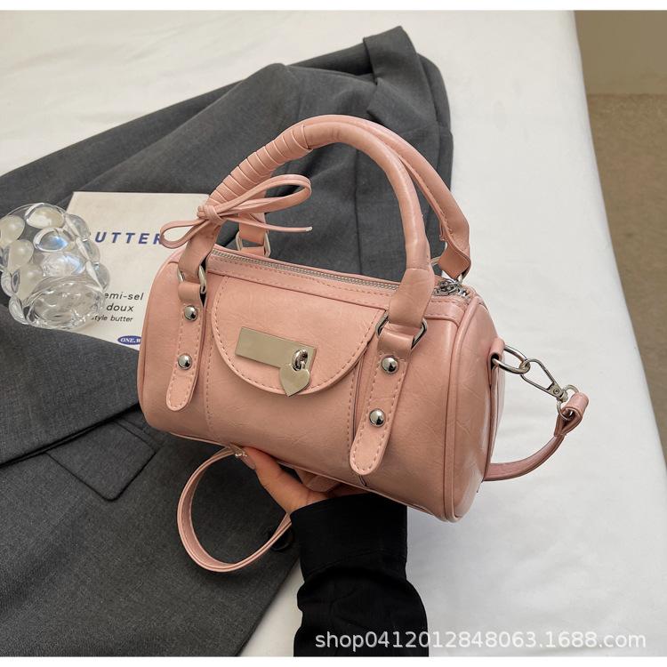 

Niche high-end bowling handbag bag women s bright leather new fashion versatile Spice Girl commuter shoulder oblique span bag розовый