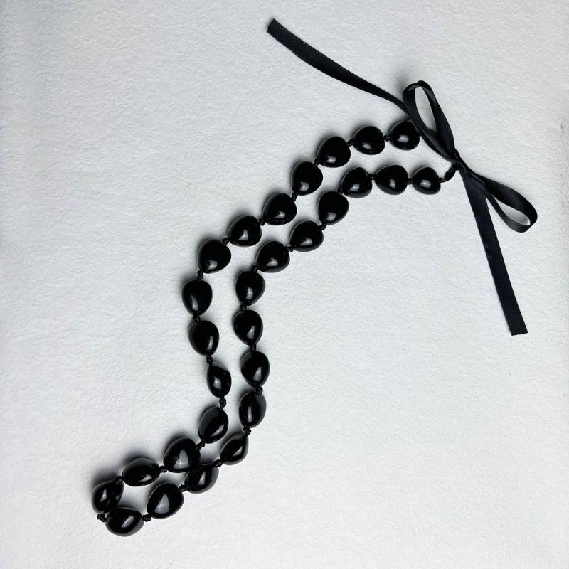Collana di noci di kukui - Laurea Classe 2023 - Ghirlanda di noci con perline nere e fiocco - Regalo di laurea - Accessorio per feste