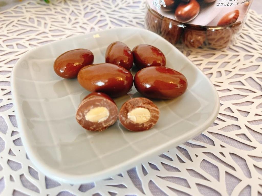 Beryl's Strawberry & White Almond Chocolate (2-piece set) + Chabel Lottery Ticket