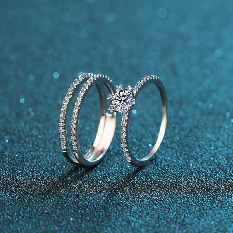 JoyceJelly Women's 0.5 or 1ct D Color Moissanite Diamond Ring Luxury Wedding Engagement Jewelry 925 Sterling Silver Plated Pt950 Gold