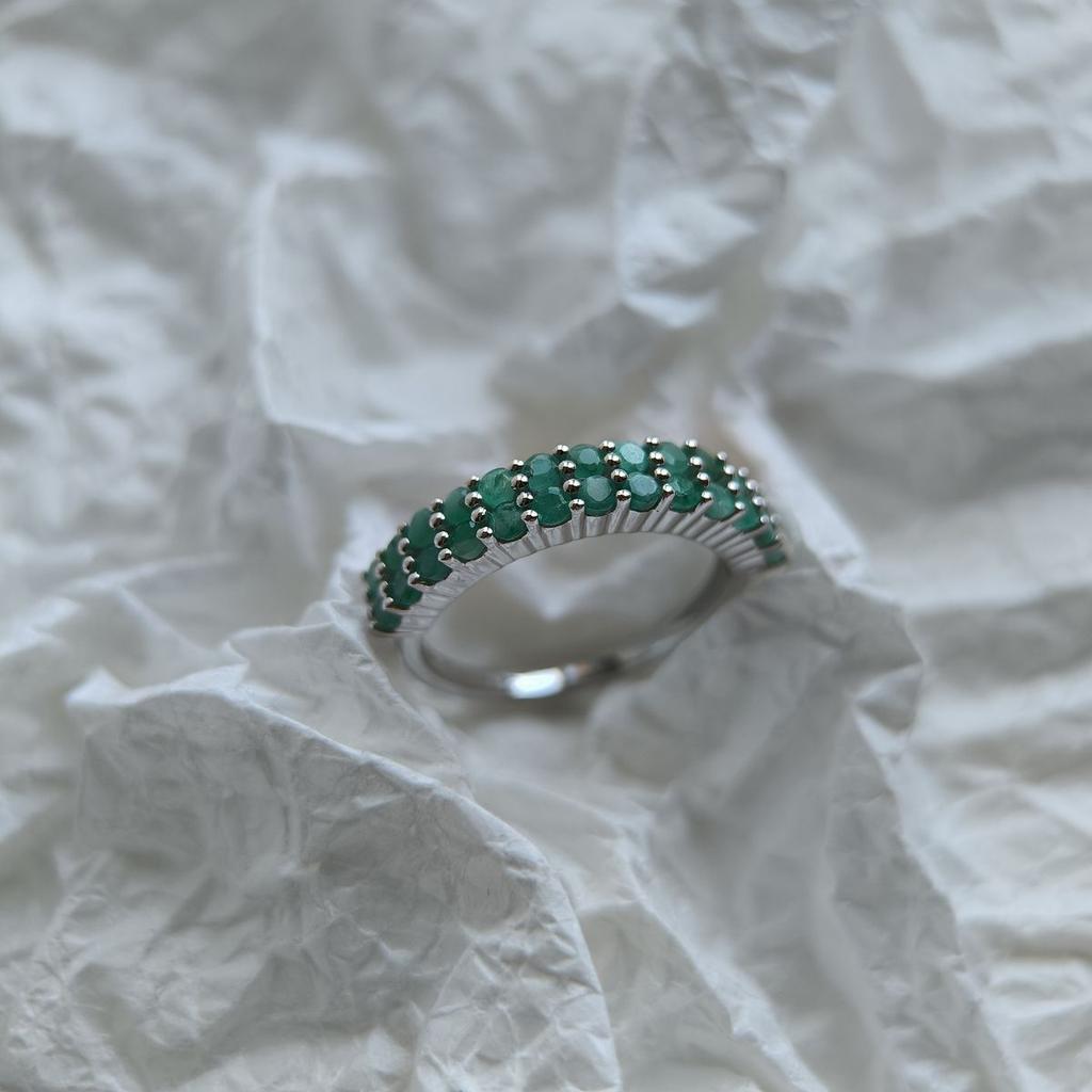 Серебряное кольцо с натуральным изумрудом 1.092ct, вес изделия 2,46 гр (2179986)