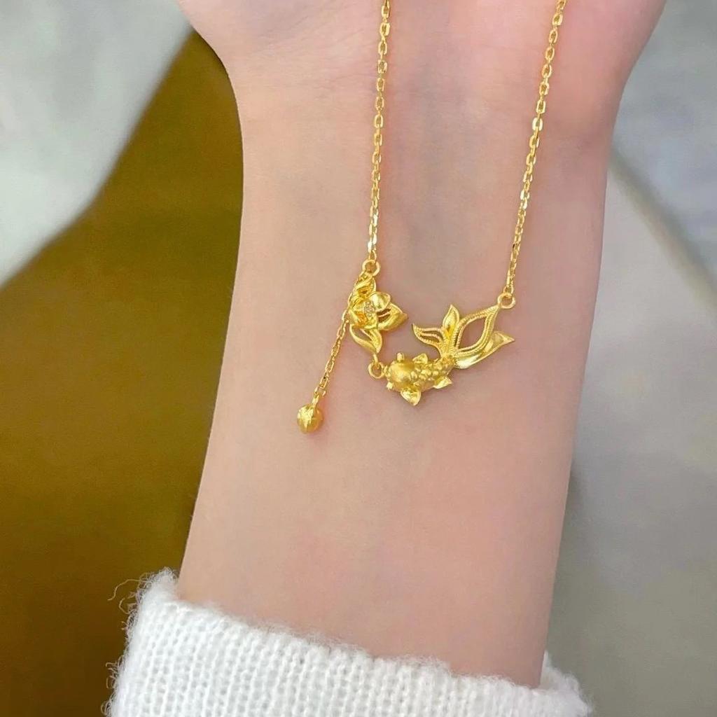 Lotus Koi Halsband Kvinnligt Ihåligt Hänge Personlig Lycka Lotus Fisk Nyckelbenskedja Gåva till Flickvän