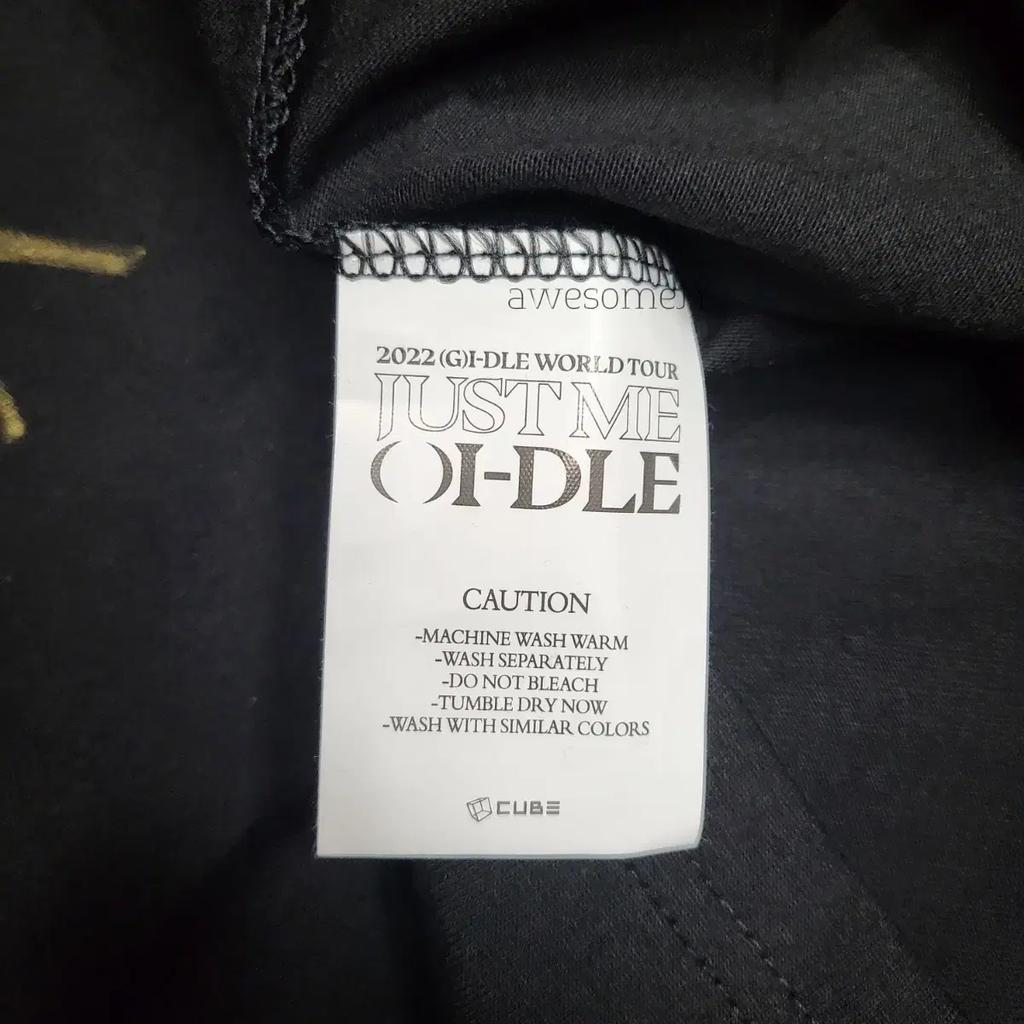 I-DLE group signature T-shirt Used