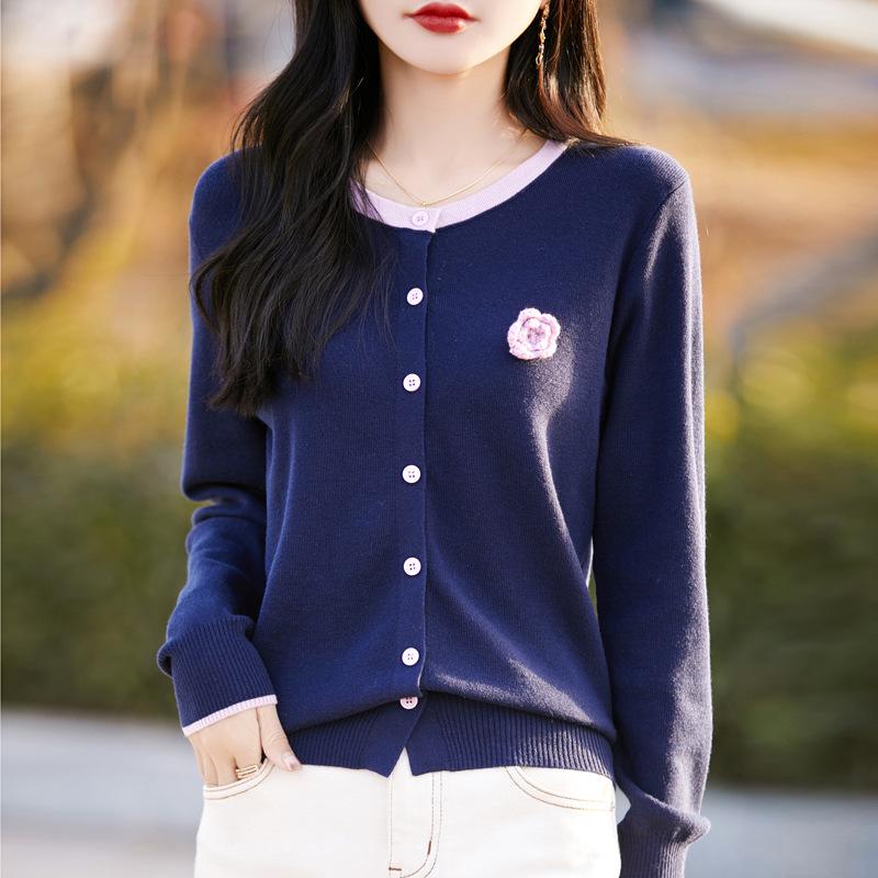 

Женский весенний кардиган из тонкой шерсти с вышивкой роз и цветными блоками XL темно-синий