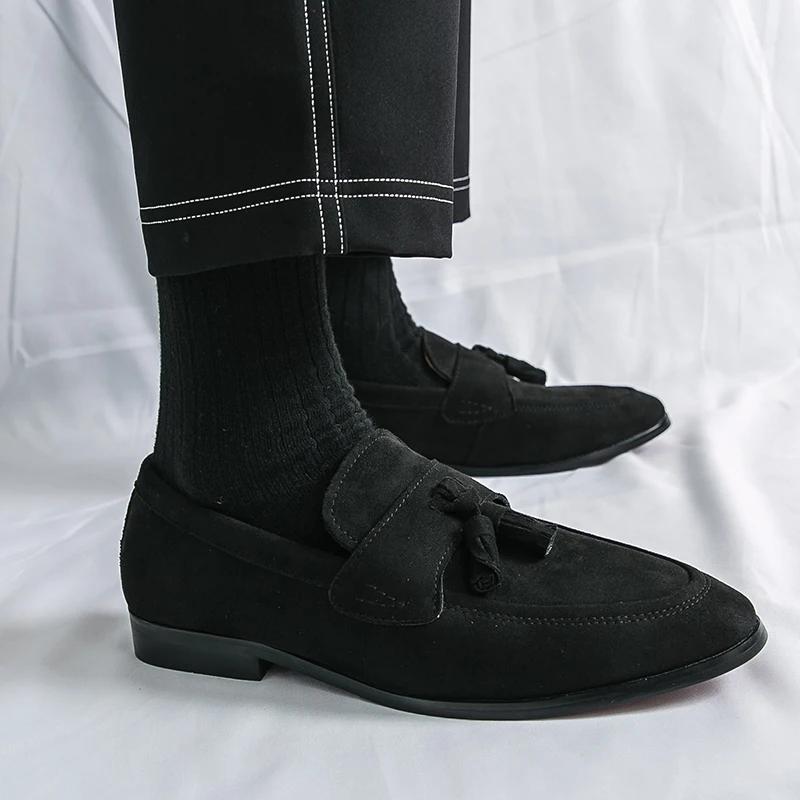Fashion Mens Tassels Loafers Comfortable Suede Shoes Men Leather Low-heel Wedding Moccasins British Style Non-Slip Retro Driving Shoes