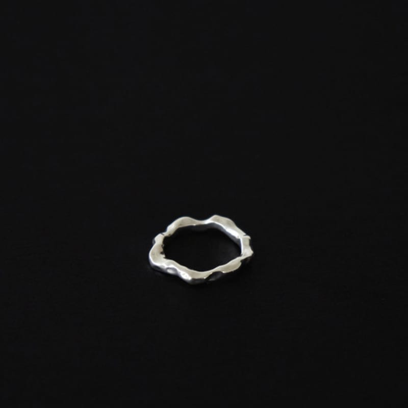 APIOH WIGGLE SILVER RING
