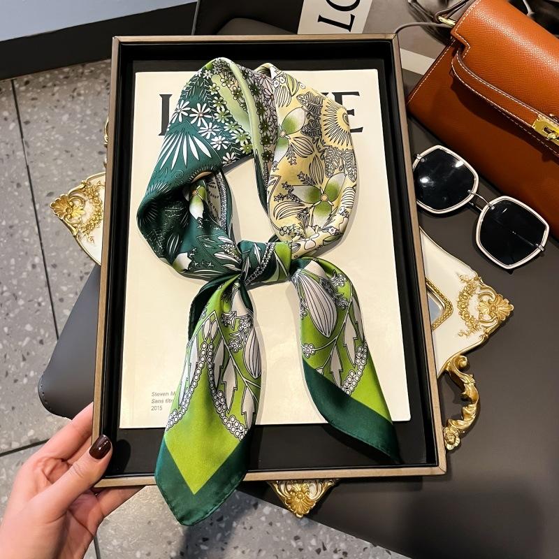 Silk scarf women's neck new scarf with coat 70 small square scarf scarf mother high-end scarf
