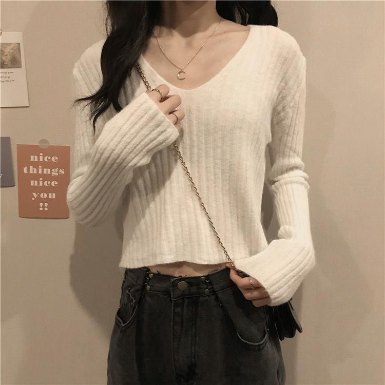 V-neck inner solid color knitted sweater women's autumn and winter 2025 new design niche sweater short