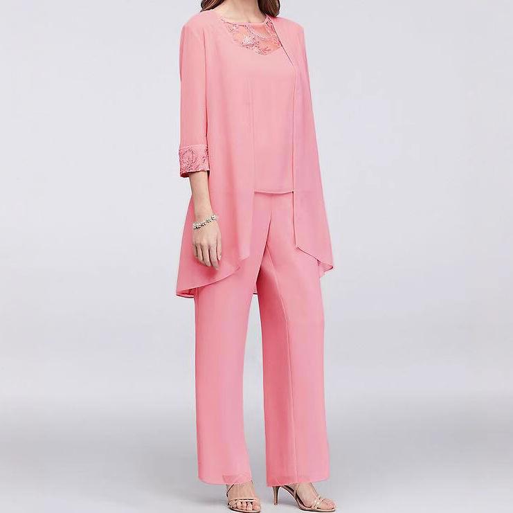 Modrá šifónová blúzka s čipkovanou ozdobou, so zodpovedajúcim kardigánom a širokými nohavicami