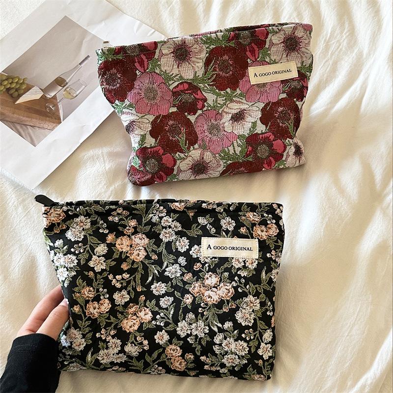 Women's Floral Embroidery Makeup Bag Fashionable and Portable Clutch Purse with Zipper Phone Organizer Pouch for Cosmetics