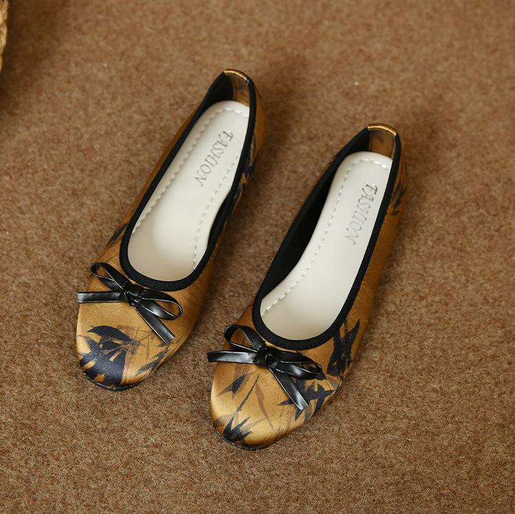 

Женские вышитые туфли на плоской подошве, удобные прогулочные туфли с круглым закрытым носком, мягкие балетки для женщин, повседневные рабочие туфли на плоской подошве с бантом 40 светло-коричневого