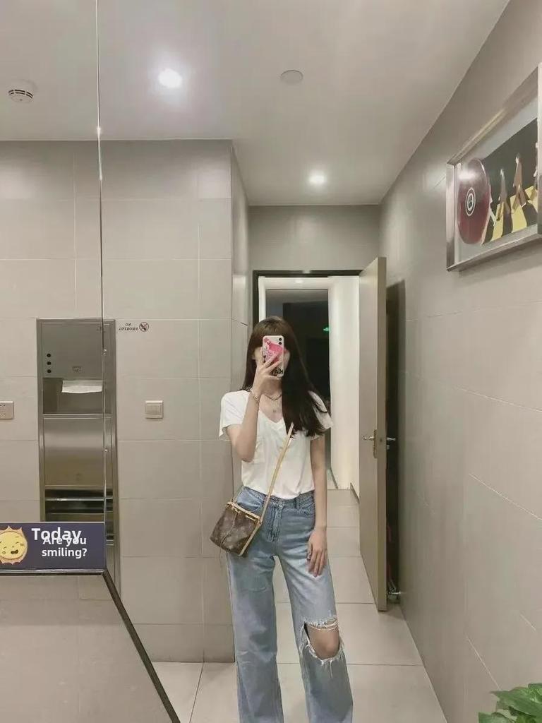 Drapey V-Neck Short Sleeve Women's T-Shirt - 2024 Summer Korean Style Trend