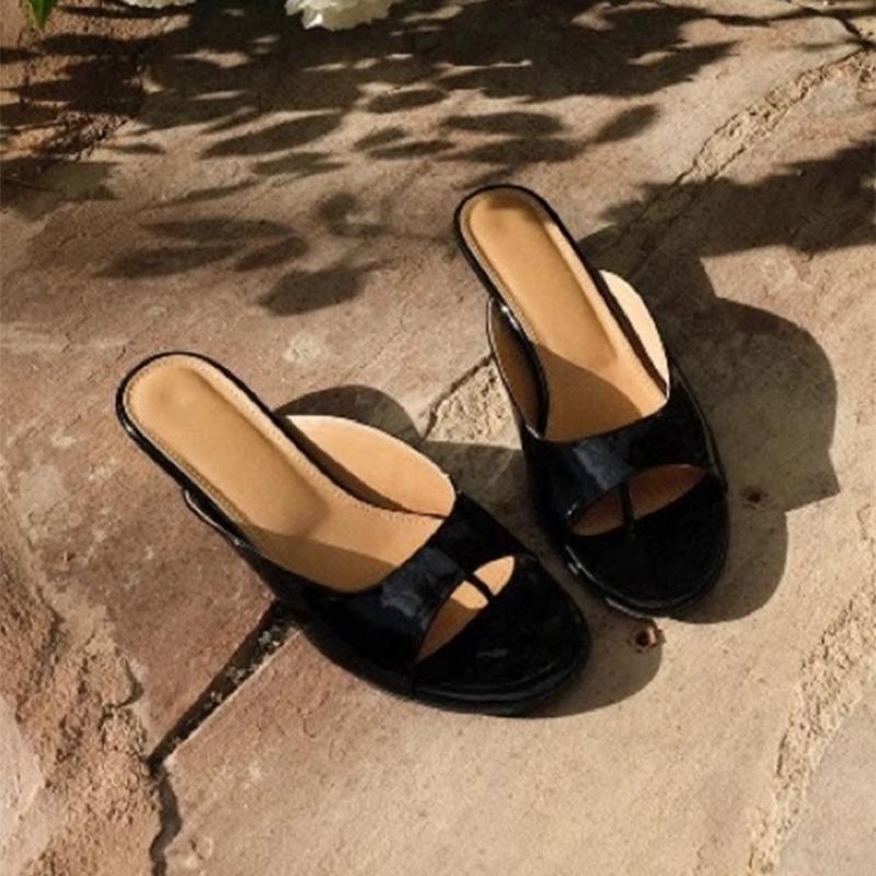 New Summer Korean Version Temperament Toe Stiletto Cat Heel Sandals Women's Leather Round Head Open Toe Low Heel Outer Wear Women's Sandals