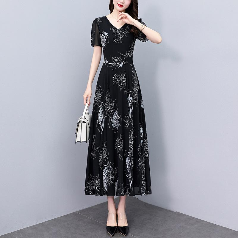 Spring/Summer 2024 V-Neck Floral Black Midi Dress - Plus Size Women's High-End Collection
