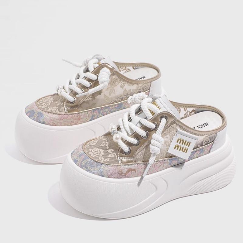 Маленькие белые туфли женские 2025 новая летняя универсальная ажурная обувь на платформе-маффин повседневные кеды внутренняя высота увеличивающая женская обувь 34 золотой 3798₽