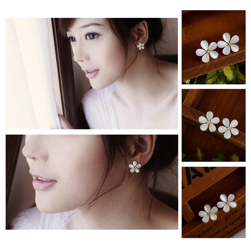 Women Stylish Pure White Flower Ear Stud