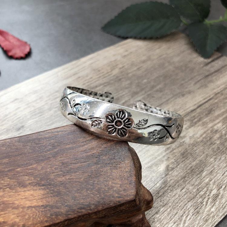 Retro Silver Bracelet, the Republic of China Nostalgic Personality Fashion Versatile Bracelet Women's Silver Accessories