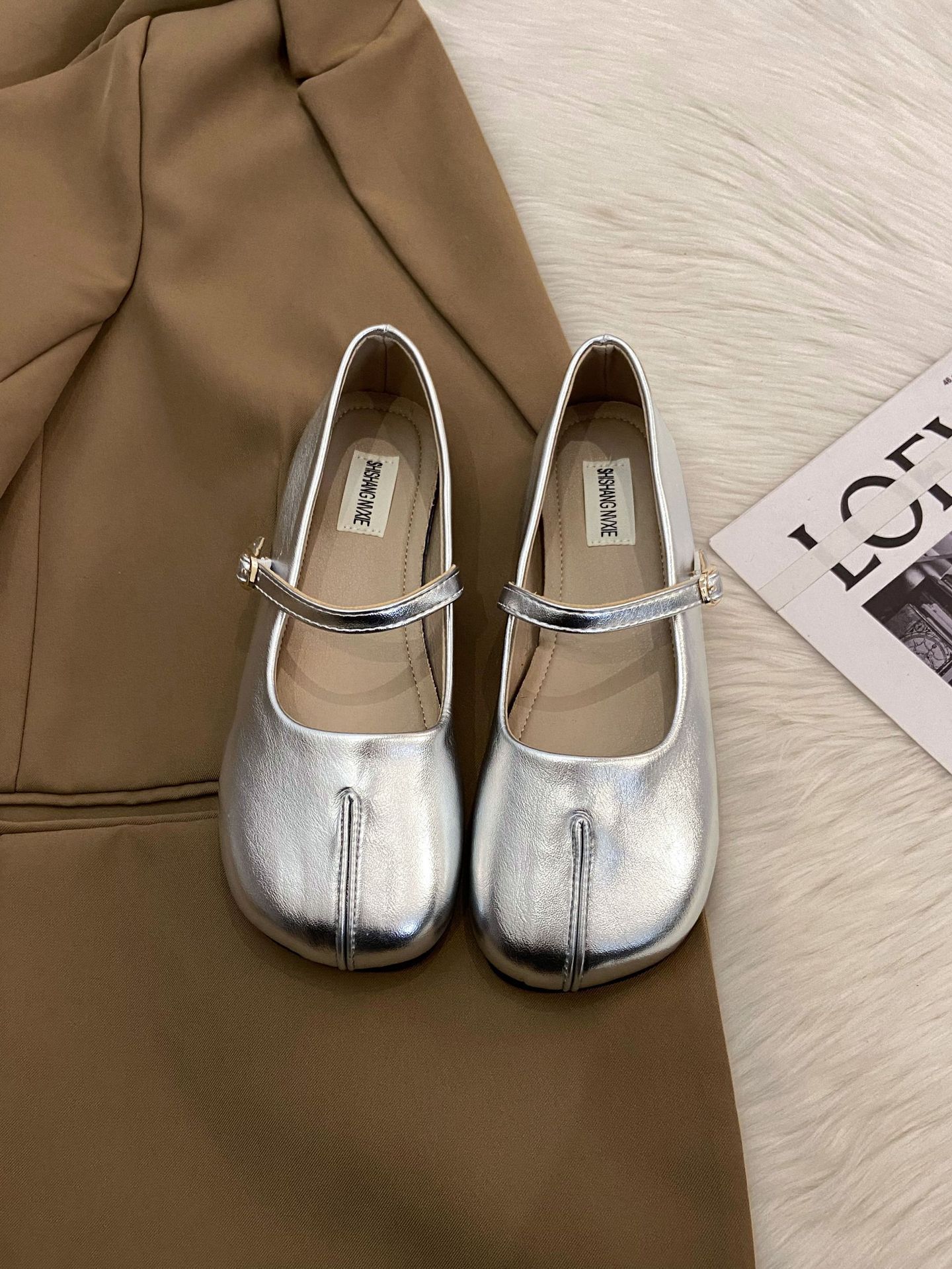 

Французские ретро-туфли Мэри Джейн женские летние универсальные туфли на плоской подошве с юбкой на мягкой подошве 2025 года 40 серебряный