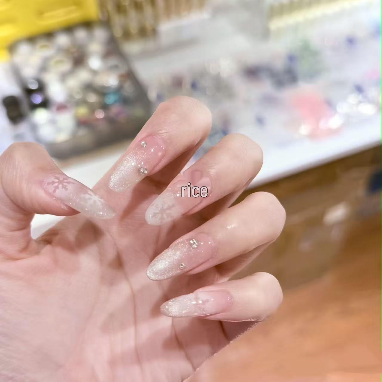 Nude Pink Snowflake Cat Eye Fine Glitter Rhinestone Gradient Nail Art