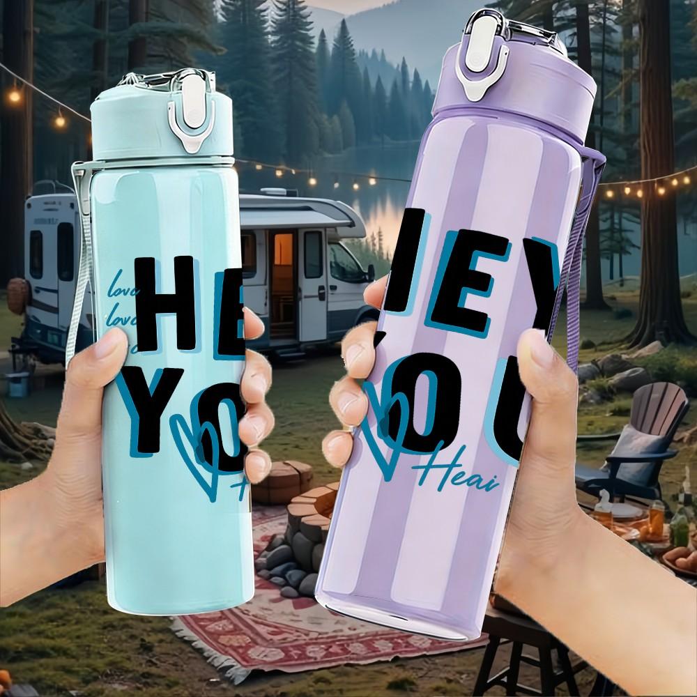 1PC Hey You Bold Letter Art 750ml Color Plastic Sports Water Bottle Leakproof Flip Straw Lid Suitable for Sports Office Home Use