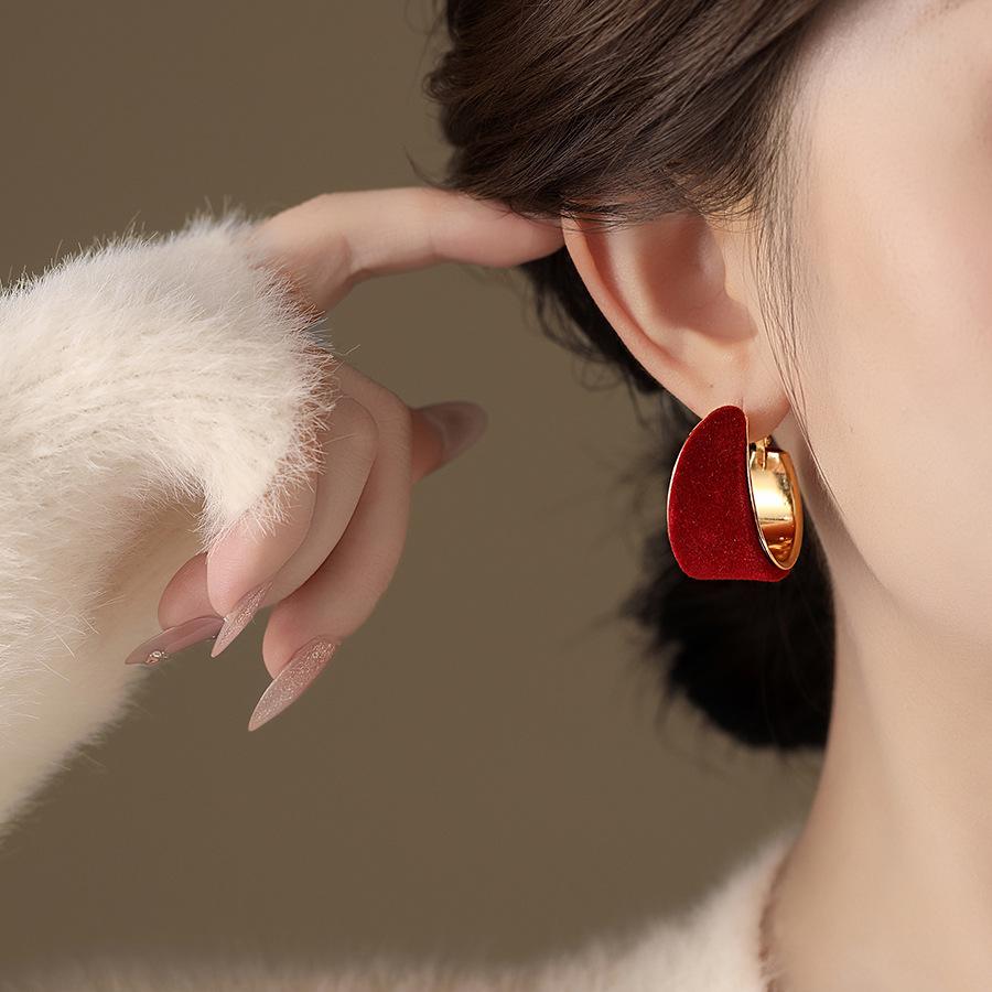 Minimalist Hong Kong Style Silver Needle Round Hoop Stud Earrings - Versatile, Fashionable, and Retro Design.