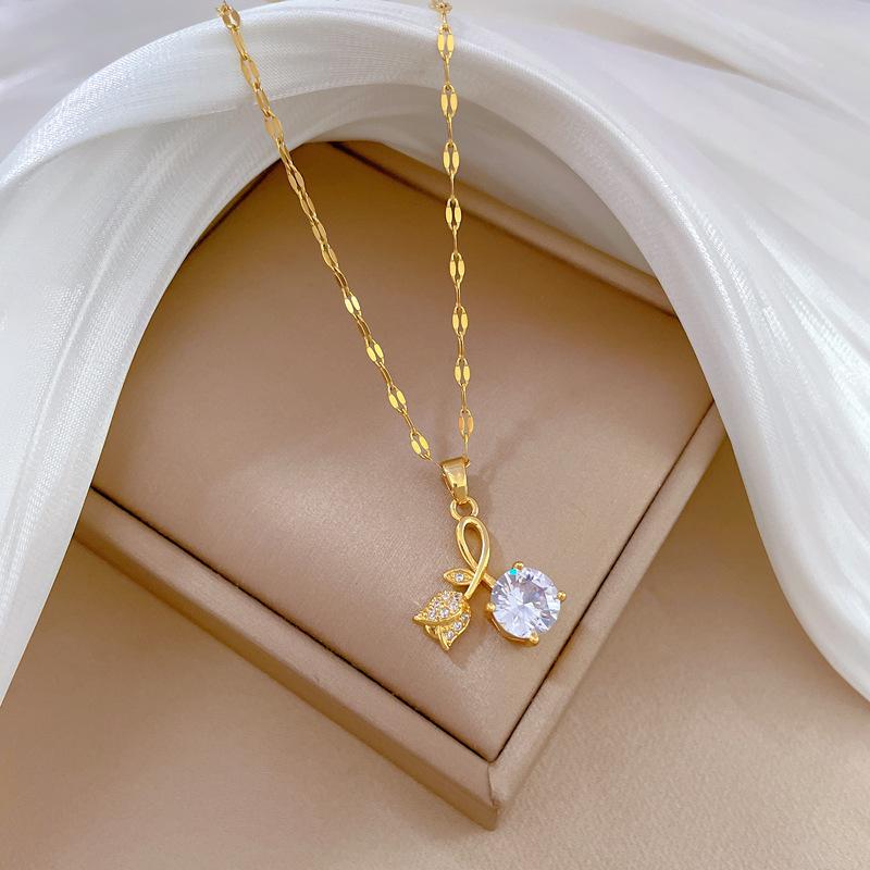 Fashionable and Cute Micro-paved White Zircon Necklace, Classic Romantic Rose Light Luxury Stainless Steel Pendant