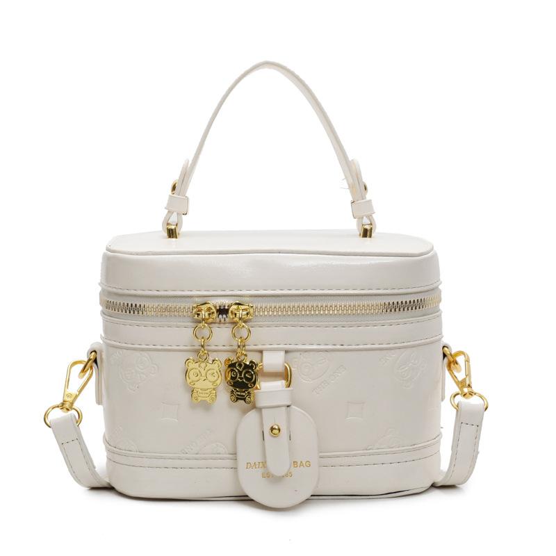 This Year's New Popular Temperament, High-end Sense, Portable Box Bag, Casual, Simple and Versatile, Cute Embossed Messenger Bag.