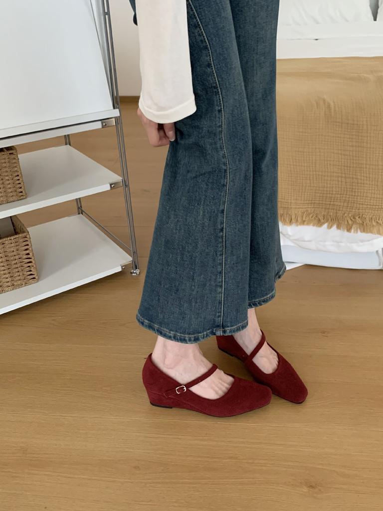 Retro Square Head French 2025 Autumn New Thick Heel One-word Buckle Suede Mary Jane Wedge Heel Single Shoes