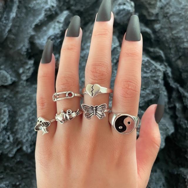 Retro For Women Punk Butterfly Heart Rings Set Retro Gothic Ancient Color Color Dice Angel Wings Charms Finger Rings JewelryVintage Rings